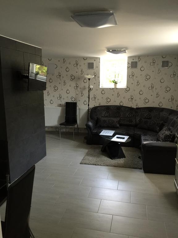 Varkerulet Apartman シャールヴァール エクステリア 写真
