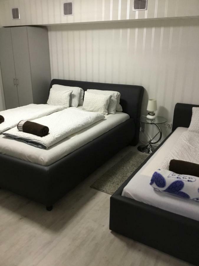 Varkerulet Apartman シャールヴァール エクステリア 写真