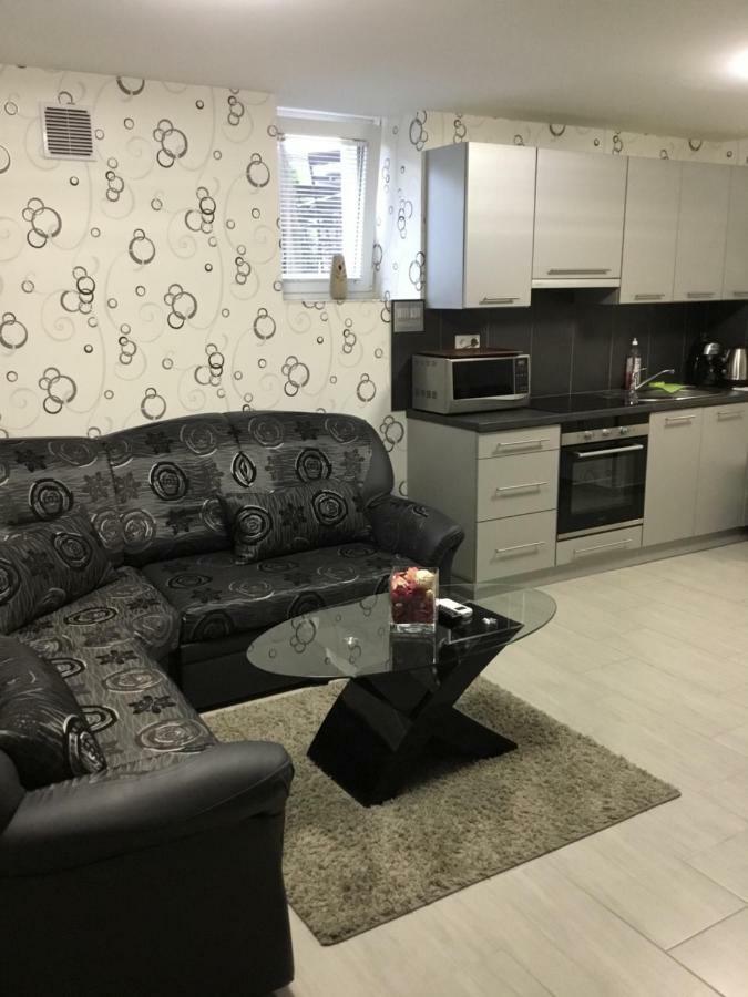 Varkerulet Apartman シャールヴァール エクステリア 写真